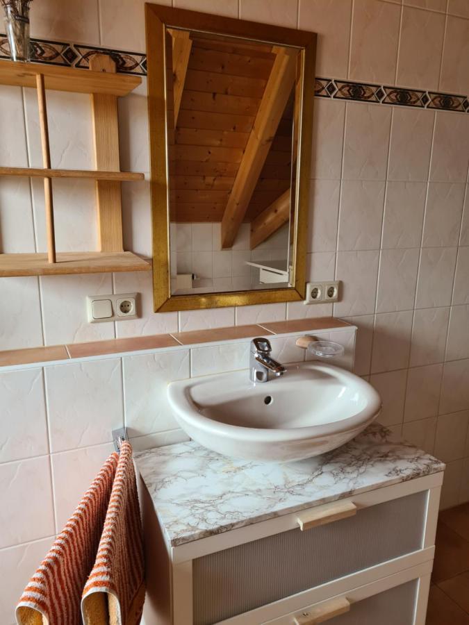 Ferienwohnung Helga Thalmassing  ภายนอก รูปภาพ